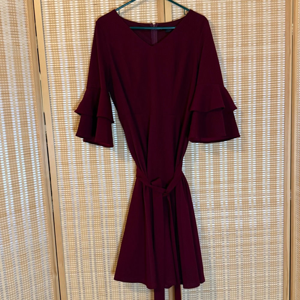 Dress Tells Burgundy Tiered Ruffle Bell Sleeve V-Neck Tie Waist Dress XL